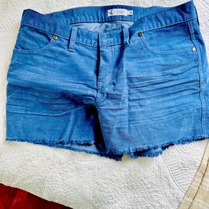 Worn once. In excellent condition Oahu shorts. 4” inseam.